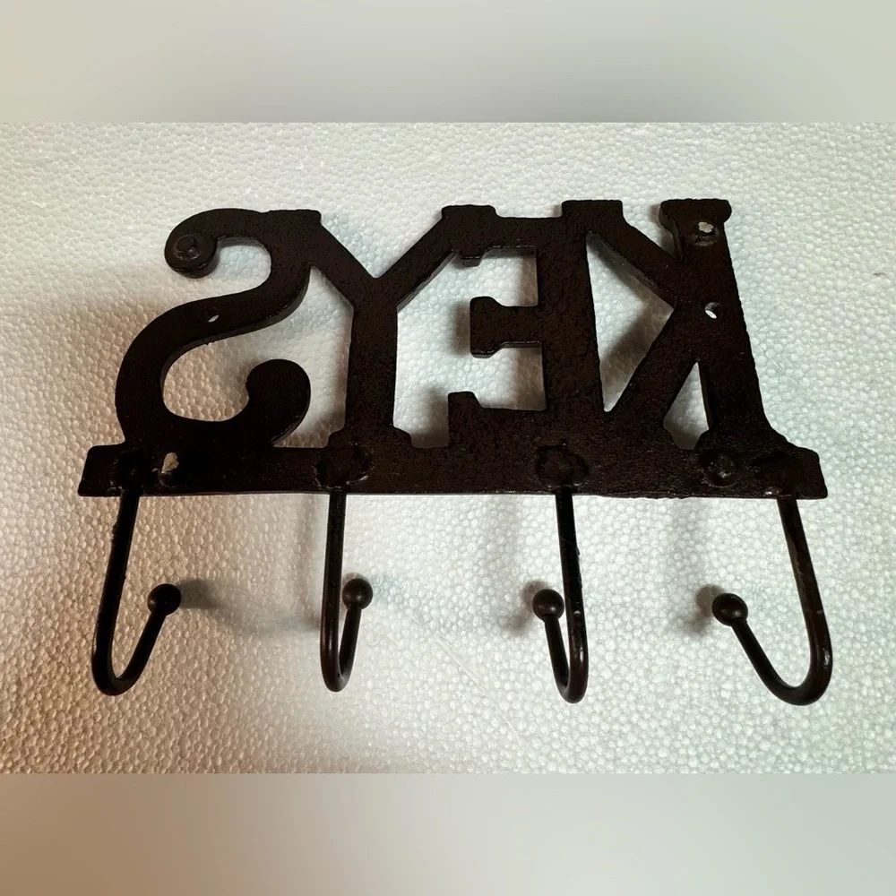 Wall Mounted Western Key Holder 4 Key Hook Decorative Cast Iron Key Rack.